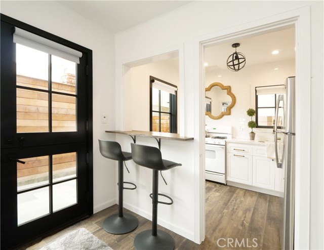 229 Marine Place, Manhattan Beach CA: https://media.crmls.org/medias/900b0720-87ba-4c26-9d56-75ab8cbabcec.jpg