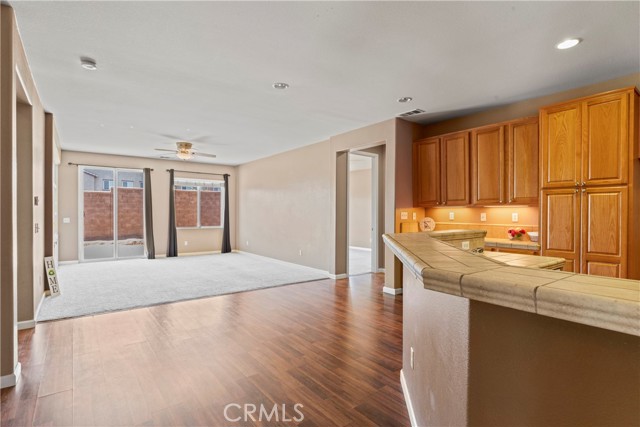 13275 Lone Pine Court, Hesperia CA: https://media.crmls.org/medias/900b524a-164c-44de-9c90-42929a80d353.jpg
