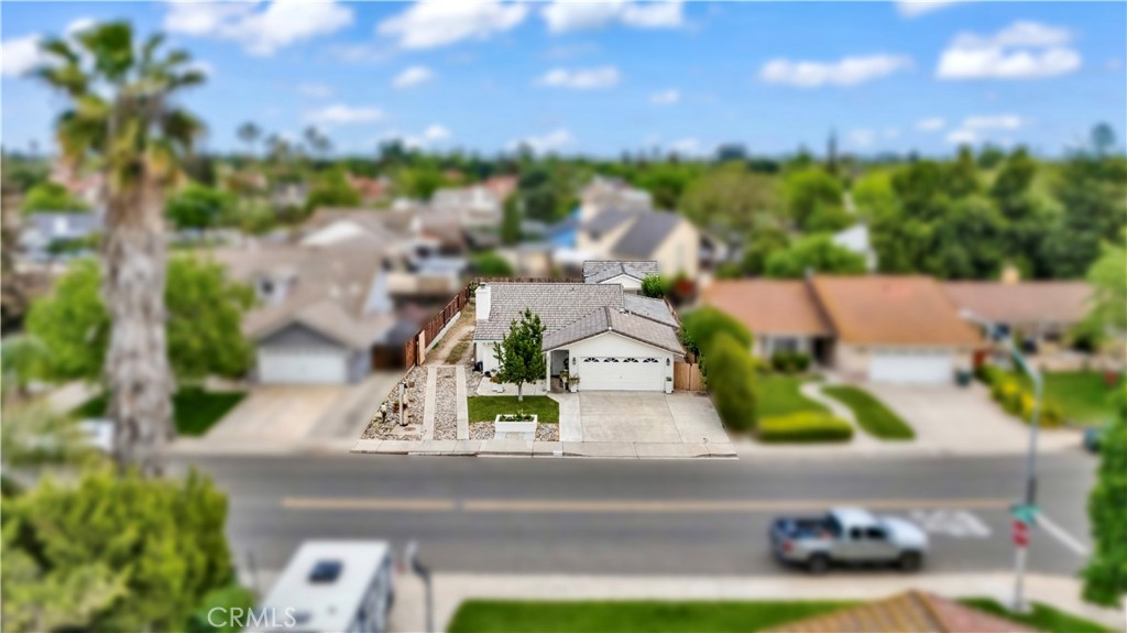 https://media.crmls.org/medias/900cc15a-73ad-435b-9955-bf9b686bb398.jpg?preset=X-Large