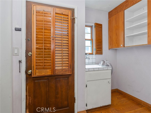 10348 Woodbridge Street, Toluca Lake CA: https://media.crmls.org/medias/900d1b85-0251-452d-9071-b01e24127680.jpg