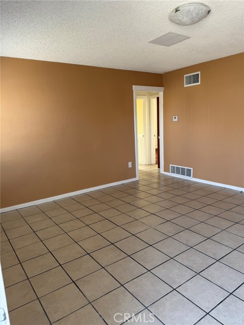 Detail Gallery Image 5 of 22 For 44527 Date Ave, Lancaster,  CA 93534 - 2 Beds | 1 Baths