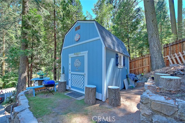 27048 State Highway 189, Blue Jay CA: https://media.crmls.org/medias/900de640-326a-4785-9dd8-68c58c37be56.jpg