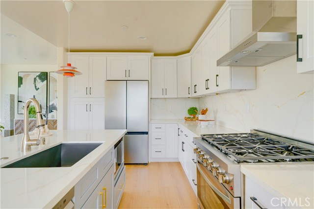 712 N Chestnut Avenue, Los Angeles CA: https://media.crmls.org/medias/900e1656-5249-4a60-8fdf-550f7e4a7004.jpg