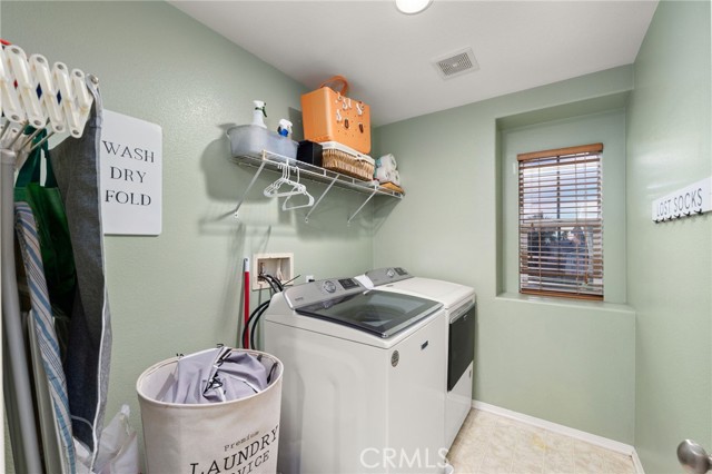 Detail Gallery Image 33 of 52 For 16422 Empire Lakes Ct, Fontana,  CA 92336 - 4 Beds | 2/1 Baths