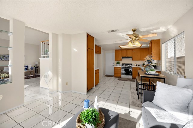 Detail Gallery Image 13 of 48 For 2705 Annapolis Cir, San Bernardino,  CA 92408 - 3 Beds | 2/1 Baths