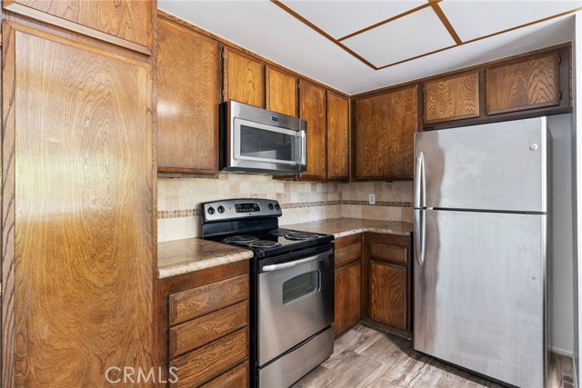 Detail Gallery Image 13 of 42 For 13624 La Jolla Cir #F,  La Mirada,  CA 90638 - 2 Beds | 2 Baths