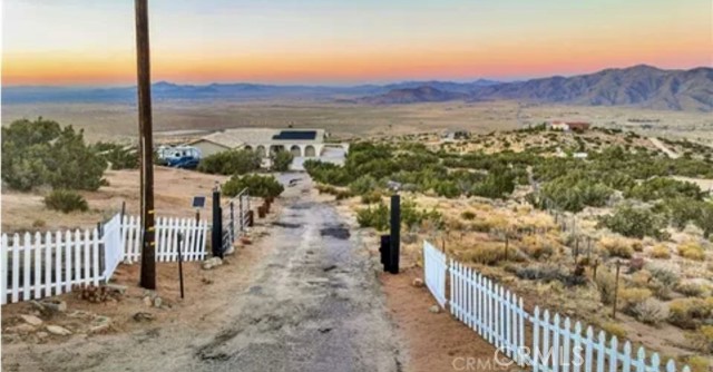 Detail Gallery Image 45 of 53 For 25624 Castlerock Rd, Apple Valley,  CA 92308 - 3 Beds | 2 Baths