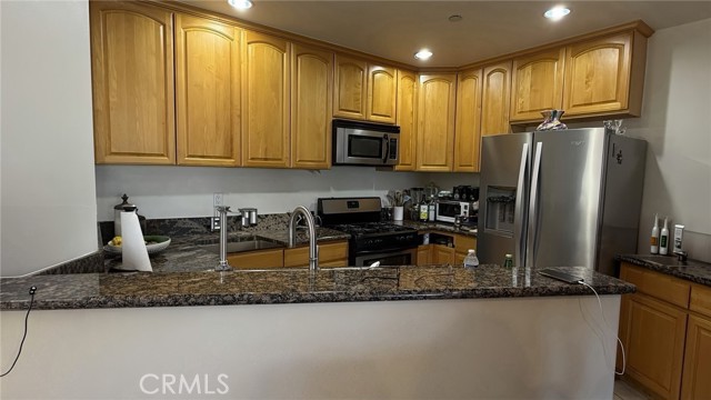 Detail Gallery Image 10 of 17 For 1515 Grismer Ave #302,  Burbank,  CA 91504 - 2 Beds | 2 Baths