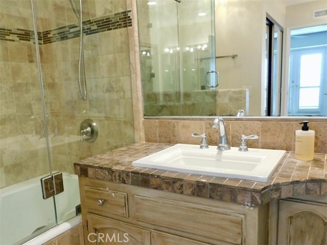 Detail Gallery Image 12 of 24 For 814 Cliff Dr, Laguna Beach,  CA 92651 - 3 Beds | 2/1 Baths