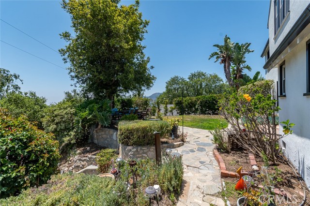 1967 Hilldale Drive, La Canada Flintridge CA: https://media.crmls.org/medias/9014e24b-c94b-49b9-be96-3bc41e9f8bd7.jpg