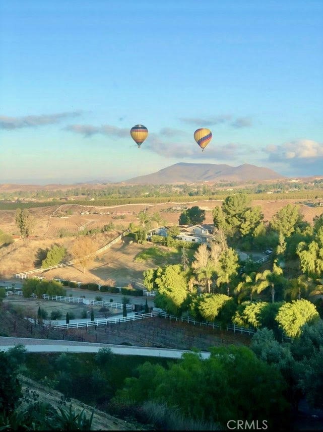 https://media.crmls.org/medias/901554ac-d0f4-4651-bd03-14a57c085320.jpg?preset=X-Large