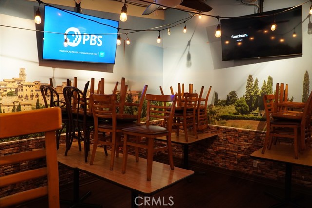 124 E Lincoln Ave, Orange CA: https://media.crmls.org/medias/90160f59-8d1f-4193-a86a-e5a8ac7db0f1.jpg