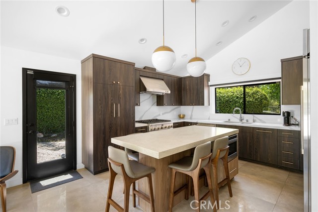 2305 Henrietta Avenue, La Crescenta CA: https://media.crmls.org/medias/9017020c-8bb6-4e7e-9ea9-ad8645229d22.jpg