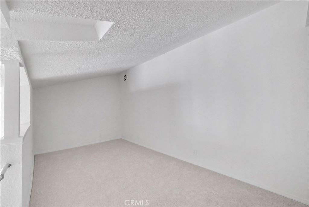 https://media.crmls.org/medias/9017bd01-f364-4f2b-9932-cd25e339f2d2.jpg?preset=X-Large