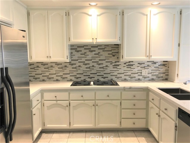 Detail Gallery Image 7 of 18 For 19281 Champion Ln, Huntington Beach,  CA 92648 - 3 Beds | 2/1 Baths