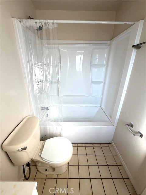 Detail Gallery Image 16 of 16 For 814 E Erna Ave #B,  La Habra,  CA 90631 - 3 Beds | 2 Baths