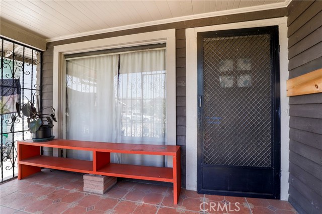 Detail Gallery Image 4 of 43 For 5008 S Van Ness Ave, Los Angeles,  CA 90062 - 3 Beds | 1 Baths
