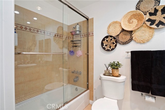 Detail Gallery Image 10 of 23 For 7826 Topanga Canyon Bld #301,  Canoga Park,  CA 91304 - 2 Beds | 2 Baths
