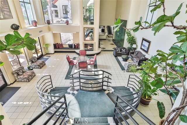 Detail Gallery Image 28 of 34 For 206 Camino Cortina, Camarillo,  CA 93010 - 3 Beds | 3 Baths