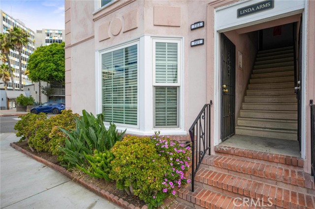 Detail Gallery Image 1 of 24 For 102 Lime Ave #1,  Long Beach,  CA 90802 - 1 Beds | 1 Baths