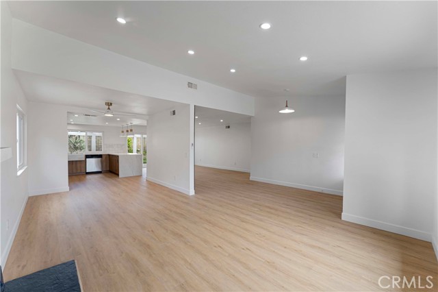 Detail Gallery Image 6 of 36 For 1046 Eclipse Ct, Ontario,  CA 91762 - 4 Beds | 2 Baths