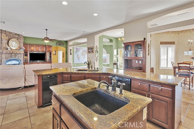 Detail Gallery Image 13 of 39 For 13519 Sunset, Apple Valley,  CA 92308 - 4 Beds | 3 Baths