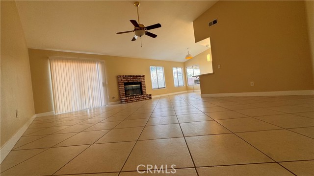 Detail Gallery Image 15 of 36 For 13677 Ivanpah, Apple Valley,  CA 92308 - 3 Beds | 2 Baths