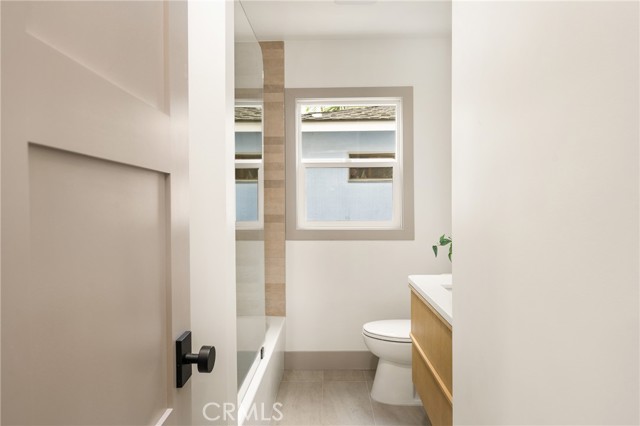 5161 E 27th Street, Long Beach CA: https://media.crmls.org/medias/901f3101-53ed-41c3-af49-700da3adef23.jpg