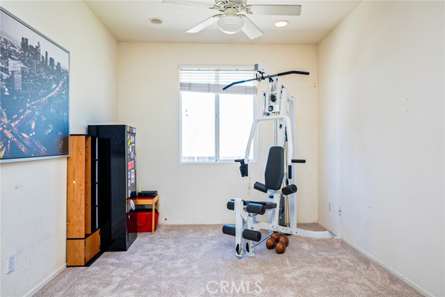 15138 Holiday Drive, Fontana CA: https://media.crmls.org/medias/901fe066-26a6-432a-957f-bdec8a4a3b17.jpg
