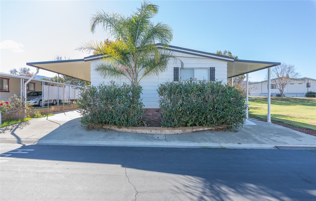 1388 Thornwood Square, Corona, CA 92882