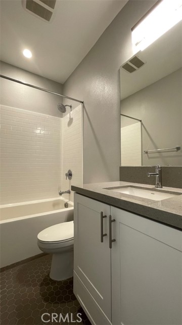 2296 Synergy, Irvine CA: https://media.crmls.org/medias/90205d02-9a62-416a-8436-afbb95072cda.jpg