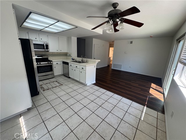 Detail Gallery Image 10 of 38 For 10165 W Glendon Cir, Santee,  CA 92071 - 3 Beds | 2 Baths