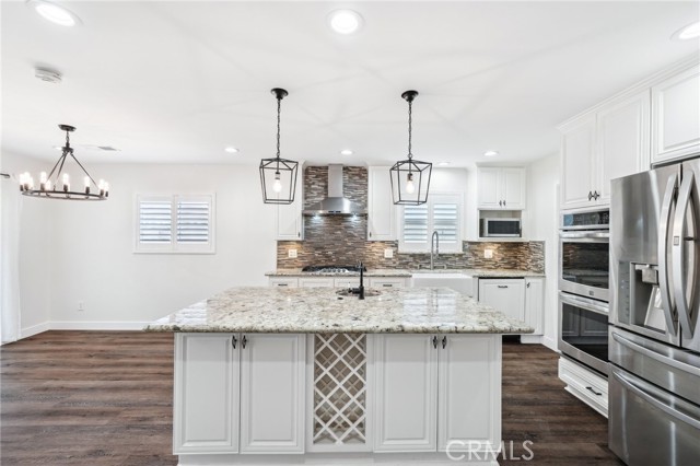 Detail Gallery Image 5 of 18 For 1762 Bern Dr, Corona,  CA 92882 - 4 Beds | 2 Baths