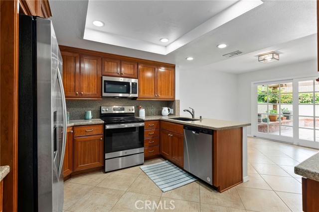 18301 Gum Tree Lane, Huntington Beach CA: https://media.crmls.org/medias/9021b450-79c6-4836-8faa-0a4e9f77db01.jpg