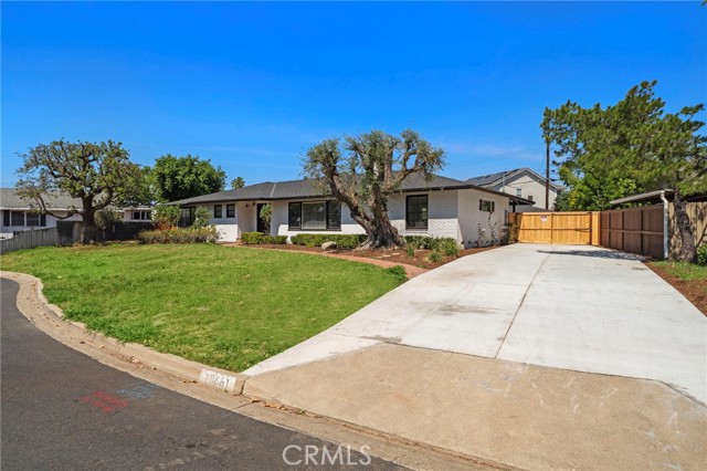 Detail Gallery Image 3 of 50 For 18661 Vale, Santa Ana,  CA 92705 - 4 Beds | 2 Baths