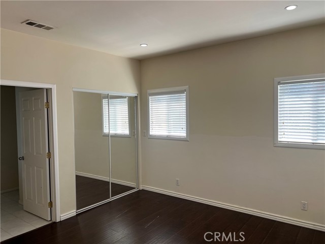 7004 Longridge Avenue, North Hollywood CA: https://media.crmls.org/medias/9022a75b-5212-4a43-8a2a-75cdf9c7553e.jpg