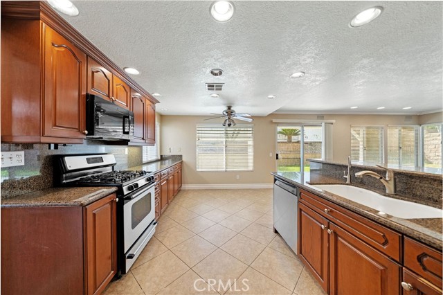 Detail Gallery Image 10 of 43 For 10059 Rock Hill, Moreno Valley,  CA 92557 - 4 Beds | 3 Baths