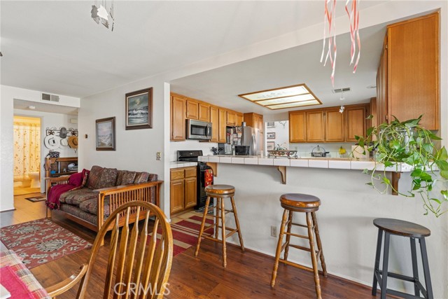 Detail Gallery Image 10 of 34 For 2323 Golden, Lancaster,  CA 93536 - 4 Beds | 3 Baths