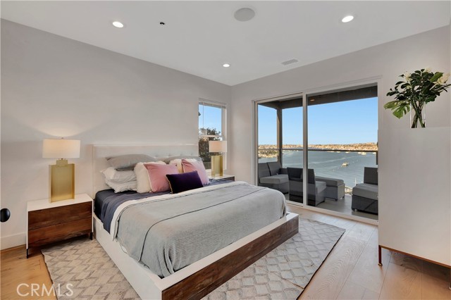 Detail Gallery Image 6 of 42 For 221 Carnation Ave, Corona Del Mar,  CA 92625 - 3 Beds | 3/1 Baths