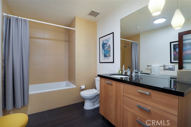 Detail Gallery Image 14 of 44 For 460 S Spring St #1005,  Los Angeles,  CA 90013 - 2 Beds | 2 Baths