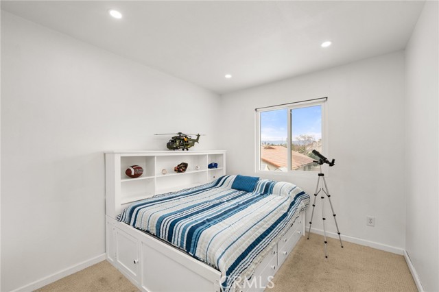 Detail Gallery Image 13 of 19 For 6733 Newport Ct, Fontana,  CA 92336 - 4 Beds | 2/1 Baths