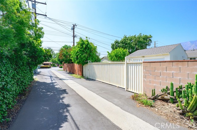 204 E Floral Avenue, Arcadia CA: https://media.crmls.org/medias/9025ff3d-c51d-4cd7-bc69-ac132d5c3e4f.jpg