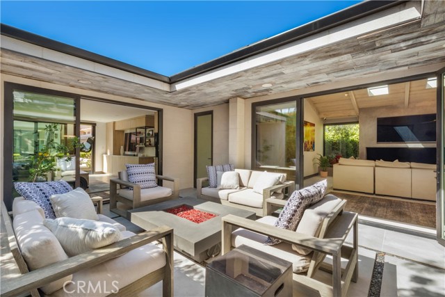 203 Via Ravenna, Newport Beach CA: https://media.crmls.org/medias/9026e366-a915-4a9b-be17-68237f230ddf.jpg