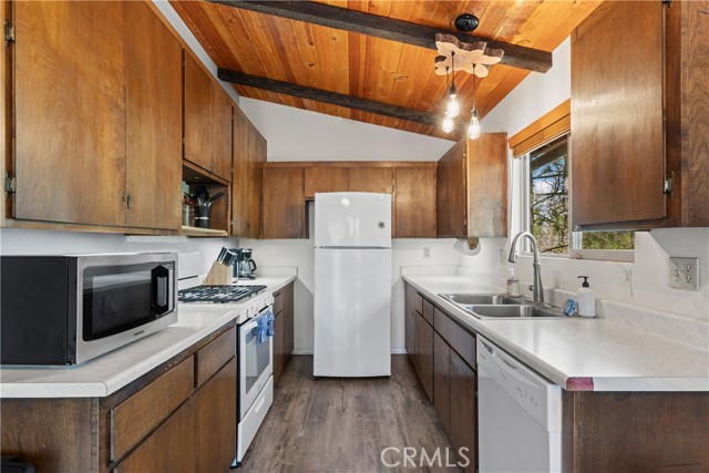 Detail Gallery Image 6 of 42 For 42646 Constellation Dr, Big Bear Lake,  CA 92315 - 4 Beds | 2 Baths