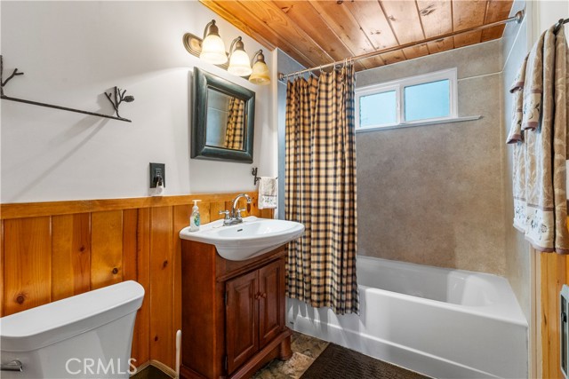 Detail Gallery Image 21 of 37 For 39521 Lake Dr, Big Bear Lake,  CA 92315 - 4 Beds | 2 Baths