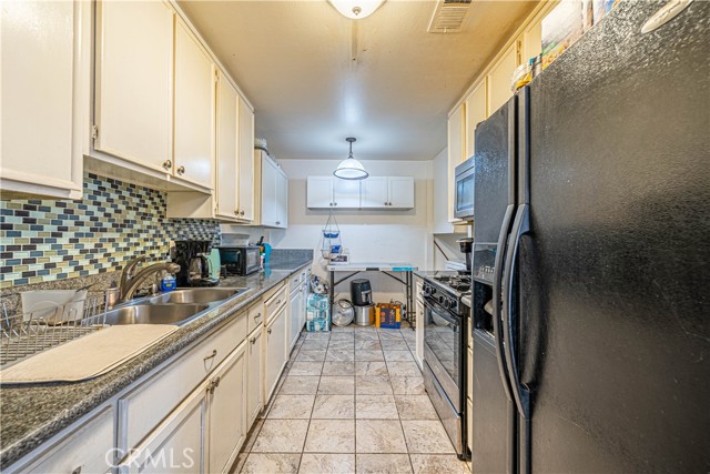 Detail Gallery Image 4 of 27 For 22718 Figueroa St #22,  Carson,  CA 90745 - 3 Beds | 2 Baths