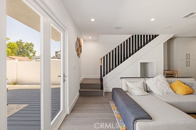 11245 Greenlawn Avenue, Culver City, California 90230, 5 Bedrooms Bedrooms, ,3 BathroomsBathrooms,Residential Lease,For Rent,11245 Greenlawn Avenue,CRSR25156538