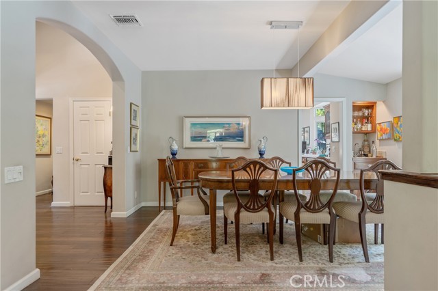 Detail Gallery Image 11 of 33 For 3818 Hayvenhurst Ave, Encino,  CA 91436 - 4 Beds | 3 Baths