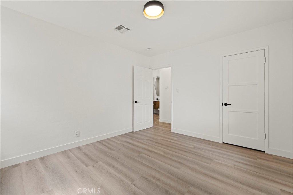 https://media.crmls.org/medias/902a34fa-d14d-4232-9461-28507fcaada3.jpg?preset=X-Large