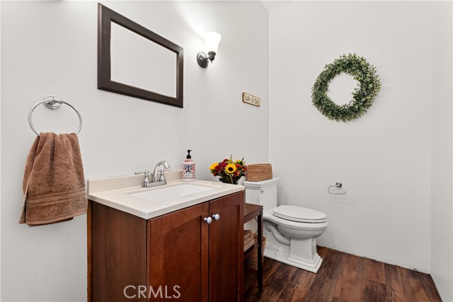 Detail Gallery Image 9 of 21 For 5150 Gloria Ave, Encino,  CA 91436 - 4 Beds | 4/1 Baths